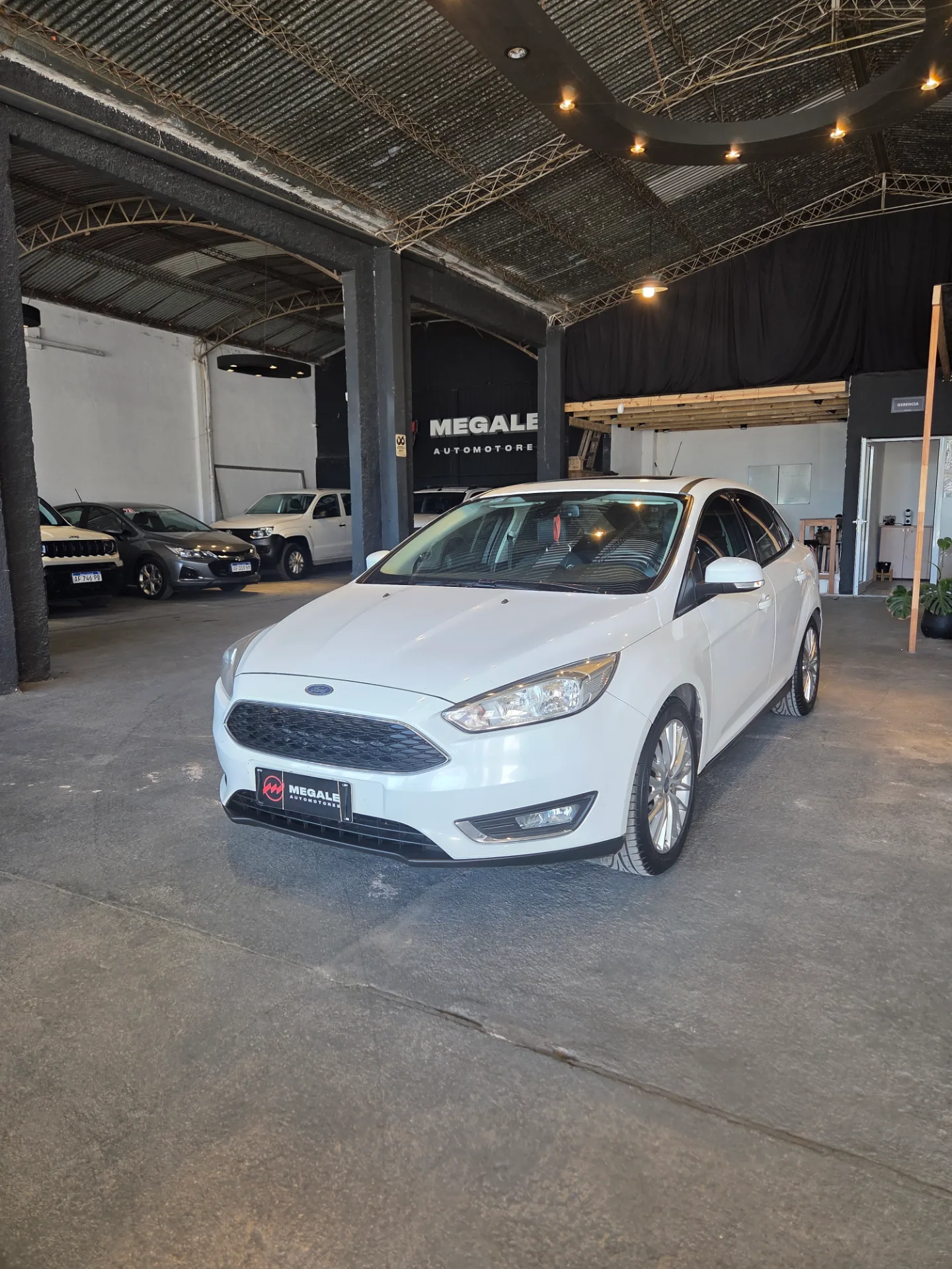 Ford Focus SE PLUS MT